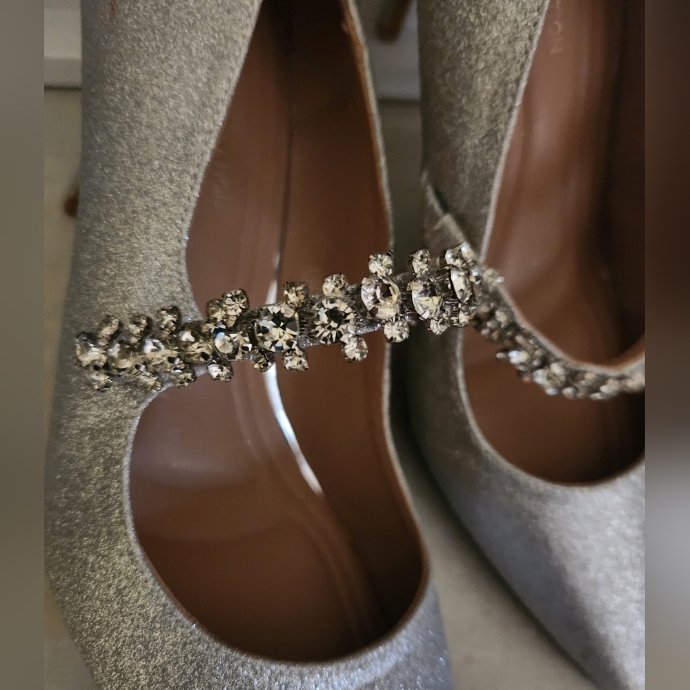BCBGeneration Silver Glitter 3.5" Heels with Rhinestone Strap, Size 9.5, NWOT - Picture 2 of 7
